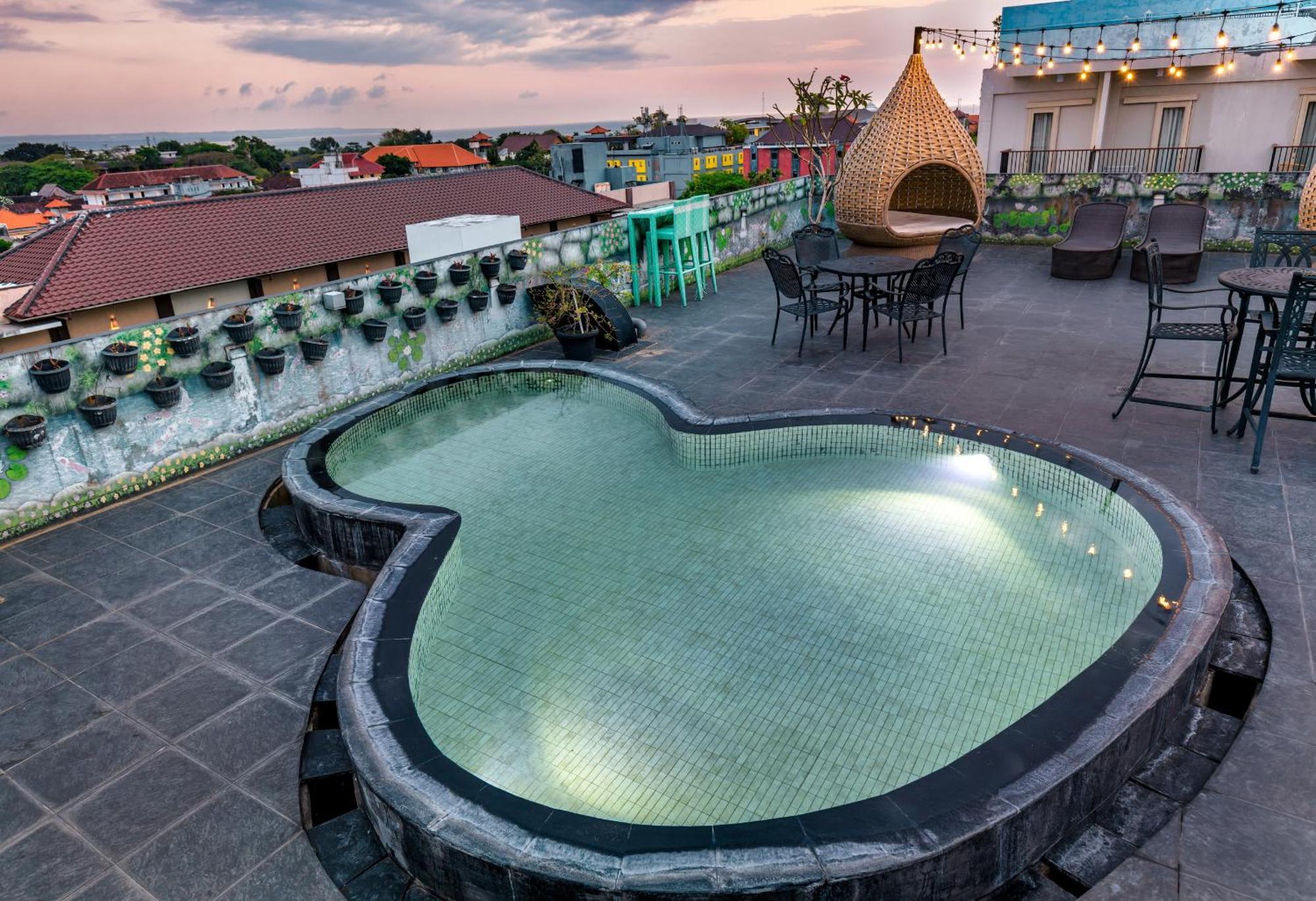 Boss Legian Hotel Powered By Archipelago Exterior photo
