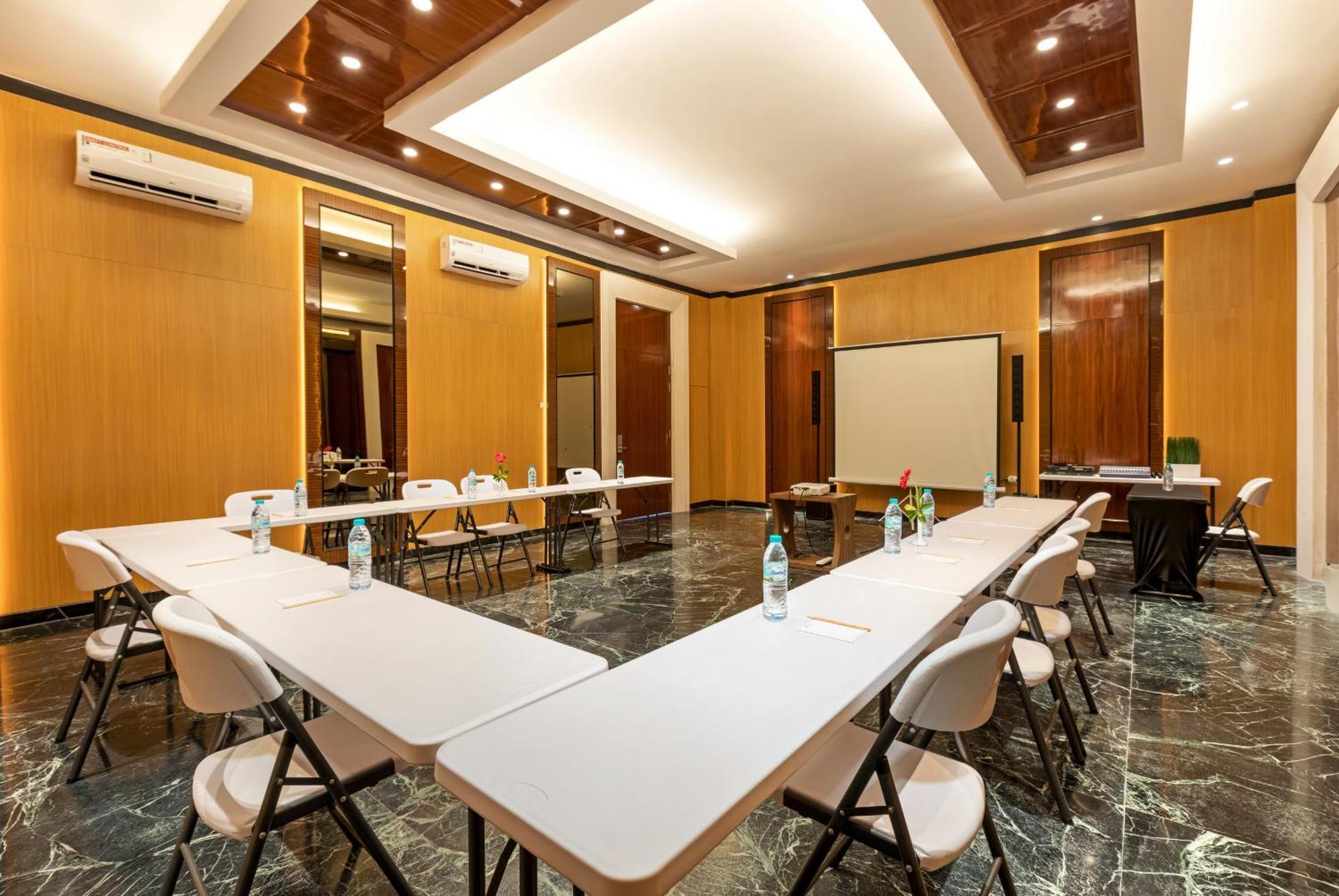 Boss Legian Hotel Powered By Archipelago Exterior photo
