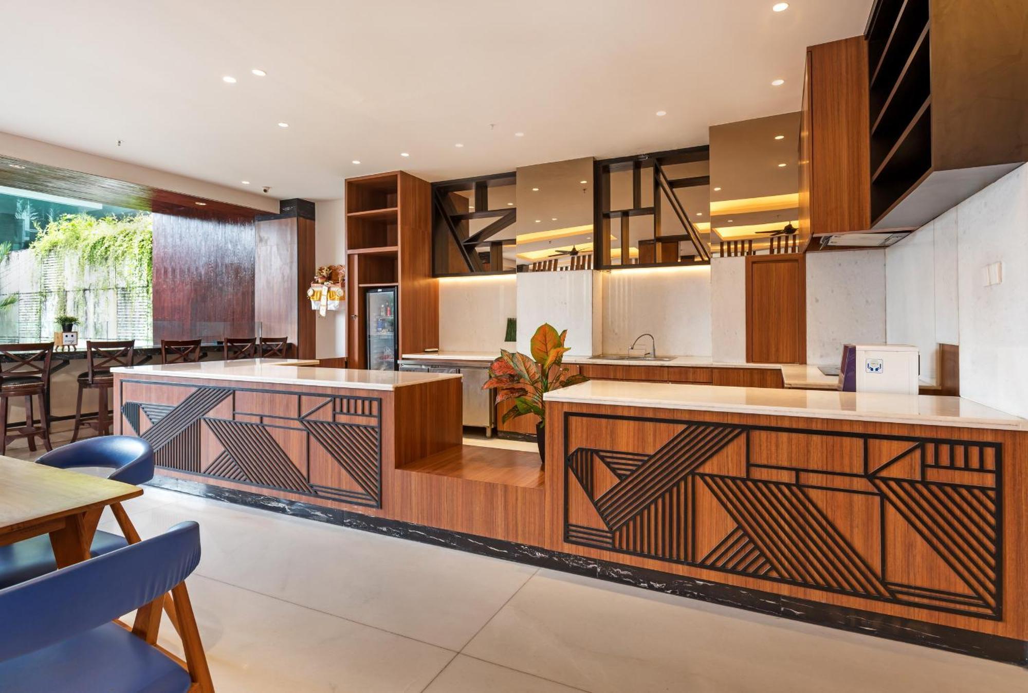 Boss Legian Hotel Powered By Archipelago Exterior photo
