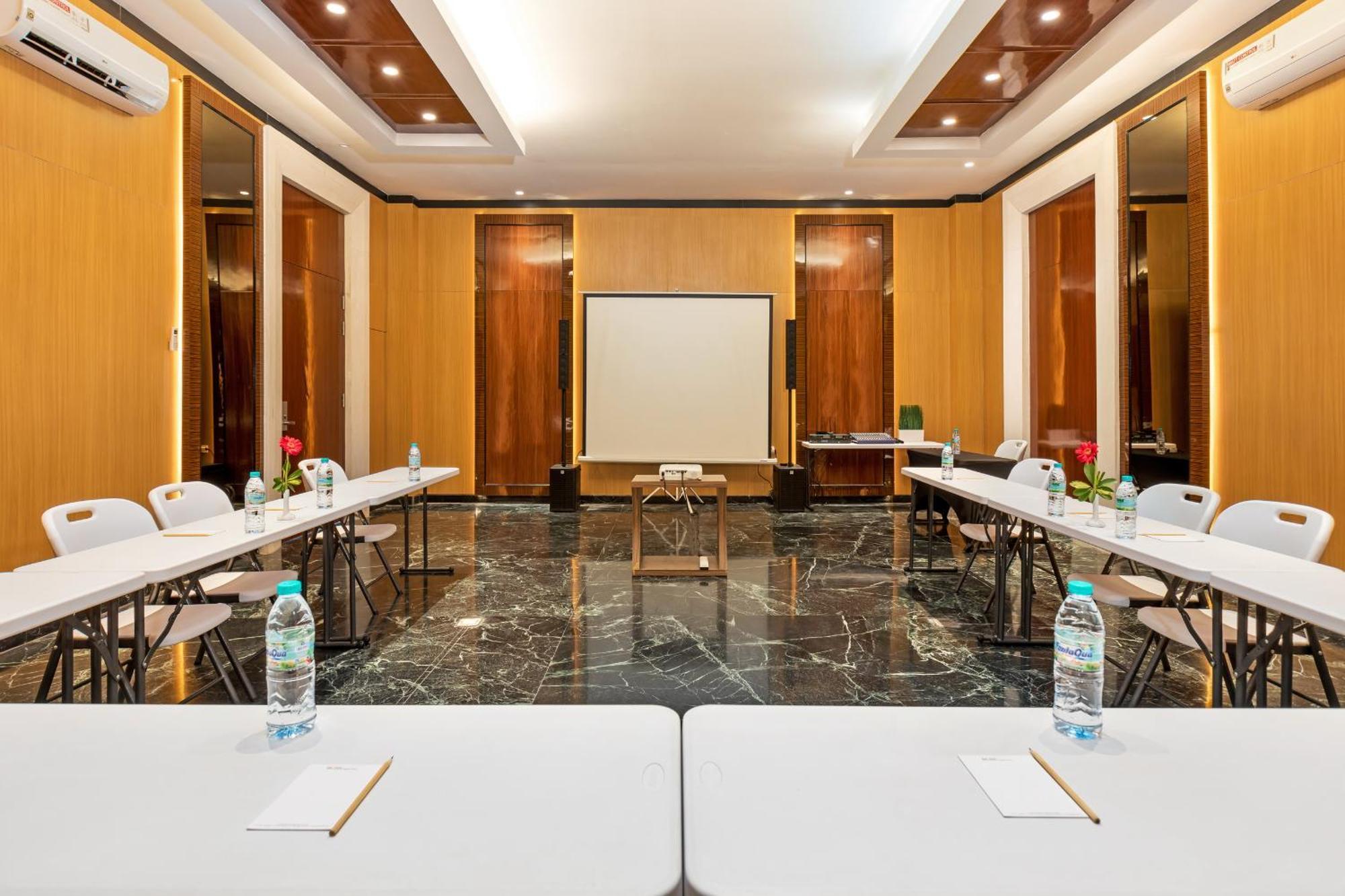 Boss Legian Hotel Powered By Archipelago Exterior photo