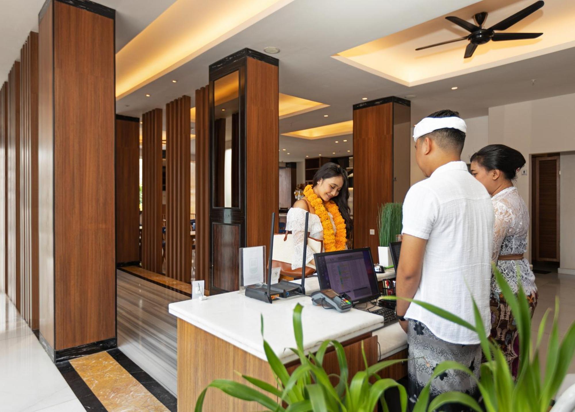 Boss Legian Hotel Powered By Archipelago Exterior photo