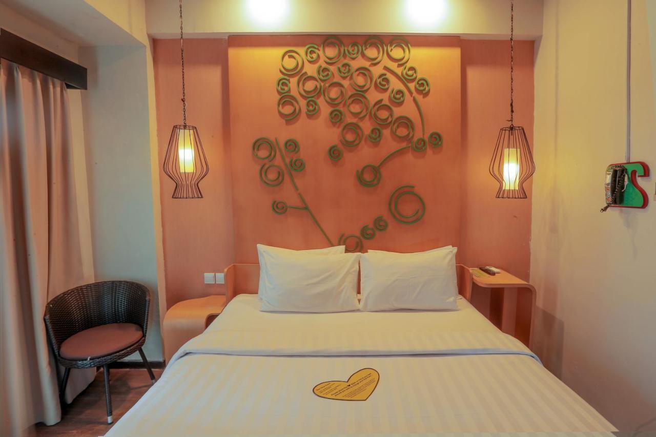 Boss Legian Hotel Powered By Archipelago Exterior photo